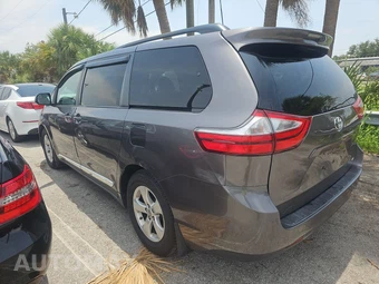 2017 Toyota Sienna LE 8-Passenger 119.3" WB - miniatura 6