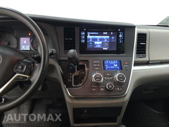2017 Toyota Sienna LE 8-Passenger 119.3" WB - miniatura 11