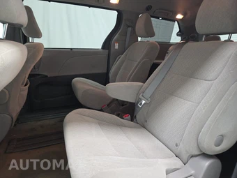 2017 Toyota Sienna LE 8-Passenger 119.3" WB - miniatura 13
