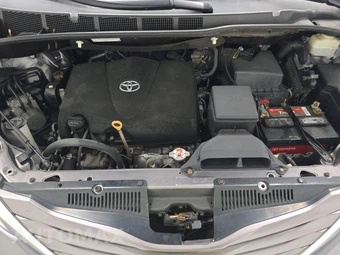 2017 Toyota Sienna LE 8-Passenger 119.3" WB - miniatura 16