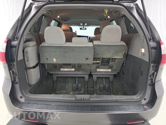 2017 Toyota Sienna LE 8-Passenger 119.3" WB - miniatura 17