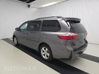 2017 Toyota Sienna LE 8-Passenger 119.3" WB - miniatura 6