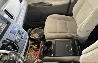 2017 Toyota Sienna LE 8-Passenger 119.3" WB - miniatura 13