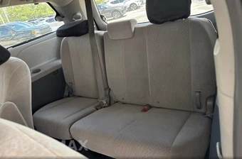 2017 Toyota Sienna LE 8-Passenger 119.3" WB - miniatura 14