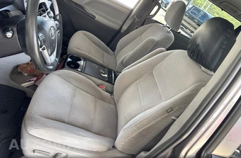 2017 Toyota Sienna LE 8-Passenger 119.3" WB - miniatura 16