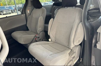 2017 Toyota Sienna LE 8-Passenger 119.3" WB - miniatura 17