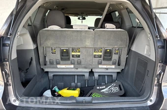 2017 Toyota Sienna LE 8-Passenger 119.3" WB - miniatura 25