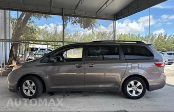 2017 Toyota Sienna LE 8-Passenger 119.3" WB - miniatura 5