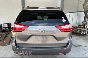 2017 Toyota Sienna LE 8-Passenger 119.3" WB - miniatura 8