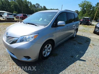 2017 Toyota Sienna LE 8-Passenger 119.3" WB