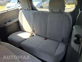 2017 Toyota Sienna LE 8-Passenger 119.3" WB - miniatura 11