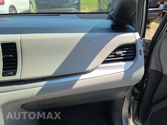 2017 Toyota Sienna LE 8-Passenger 119.3" WB - miniatura 17
