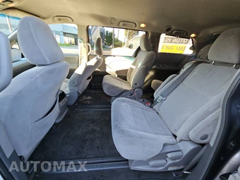 2017 Toyota Sienna LE 8-Passenger 119.3" WB - miniatura 13
