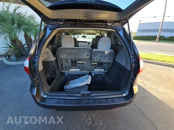 2017 Toyota Sienna LE 8-Passenger 119.3" WB - miniatura 17