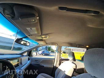 2017 Toyota Sienna LE 8-Passenger 119.3" WB - miniatura 21