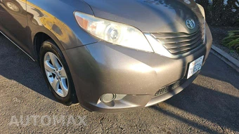 2017 Toyota Sienna LE 8-Passenger 119.3" WB - miniatura 29
