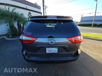 2017 Toyota Sienna LE 8-Passenger 119.3" WB - miniatura 5
