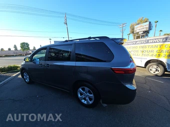 2017 Toyota Sienna LE 8-Passenger 119.3" WB - miniatura 6