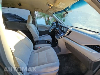 2017 Toyota Sienna LE 8-Passenger 119.3" WB - miniatura 8