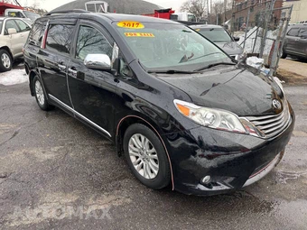 2017 Toyota Sienna Limited Premium 7-Passenger 119.3" WB - miniatura 2