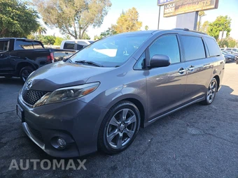 2017 Toyota Sienna SE 8-Passenger 119.3" WB