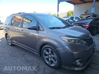 2017 Toyota Sienna SE 8-Passenger 119.3" WB - miniatura 3