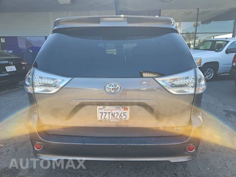 2017 Toyota Sienna SE 8-Passenger 119.3" WB - miniatura 5
