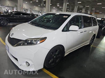 2017 Toyota Sienna SE 8-Passenger 119.3" WB