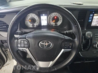 2017 Toyota Sienna SE 8-Passenger 119.3" WB - miniatura 10