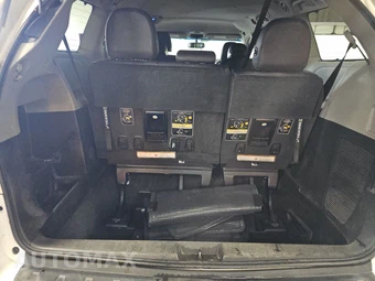 2017 Toyota Sienna SE 8-Passenger 119.3" WB - miniatura 18