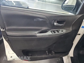 2017 Toyota Sienna SE 8-Passenger 119.3" WB - miniatura 9