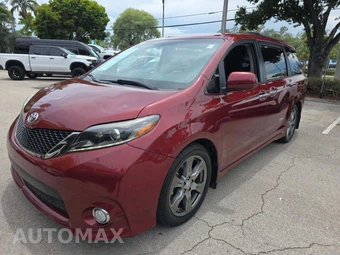 2017 Toyota Sienna SE 8-Passenger 119.3" WB