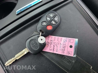 2017 Toyota Sienna SE 8-Passenger 119.3" WB - miniatura 8