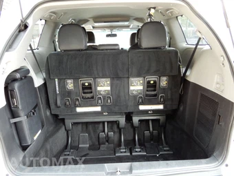 2017 Toyota Sienna SE Premium 8-Passenger 119.3" WB - miniatura 9