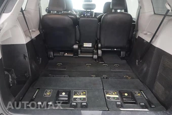 2017 Toyota Sienna SE Premium 8-Passenger 119.3" WB - miniatura 9