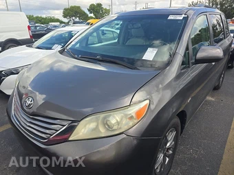 2017 Toyota Sienna XLE 7-Passenger 119.3" WB