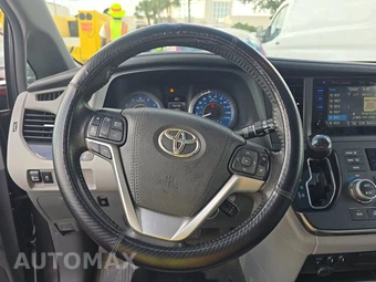 2017 Toyota Sienna XLE 7-Passenger 119.3" WB - miniatura 10