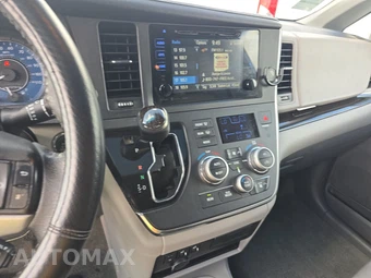2017 Toyota Sienna XLE 7-Passenger 119.3" WB - miniatura 11