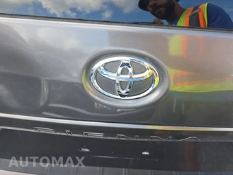 2017 Toyota Sienna XLE 7-Passenger 119.3" WB - miniatura 17