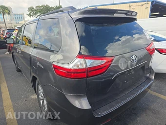2017 Toyota Sienna XLE 7-Passenger 119.3" WB - miniatura 6