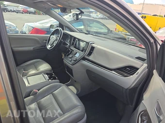 2017 Toyota Sienna XLE 7-Passenger 119.3" WB - miniatura 8