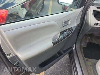 2017 Toyota Sienna XLE 7-Passenger 119.3" WB - miniatura 9