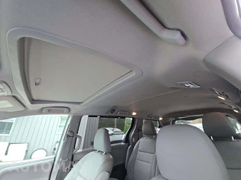2017 Toyota Sienna XLE 7-Passenger 119.3" WB - miniatura 11