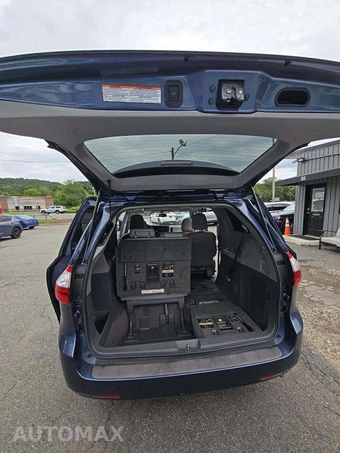 2017 Toyota Sienna XLE 7-Passenger 119.3" WB - miniatura 15