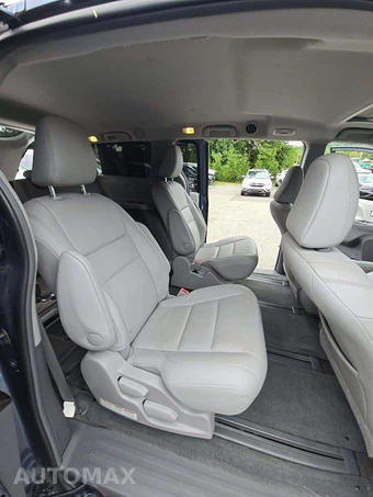 2017 Toyota Sienna XLE 7-Passenger 119.3" WB - miniatura 17