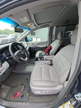 2017 Toyota Sienna XLE 7-Passenger 119.3" WB - miniatura 6