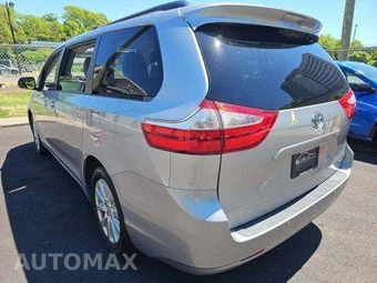 2017 Toyota Sienna XLE 7-Passenger 119.3" WB - miniatura 2