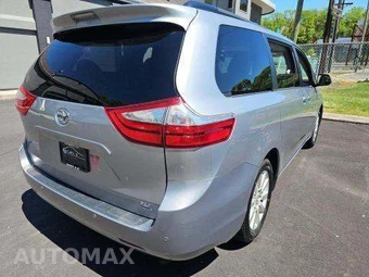 2017 Toyota Sienna XLE 7-Passenger 119.3" WB - miniatura 3