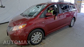2017 Toyota Sienna XLE 7-Passenger 119.3" WB