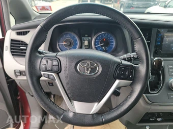 2017 Toyota Sienna XLE 7-Passenger 119.3" WB - miniatura 10